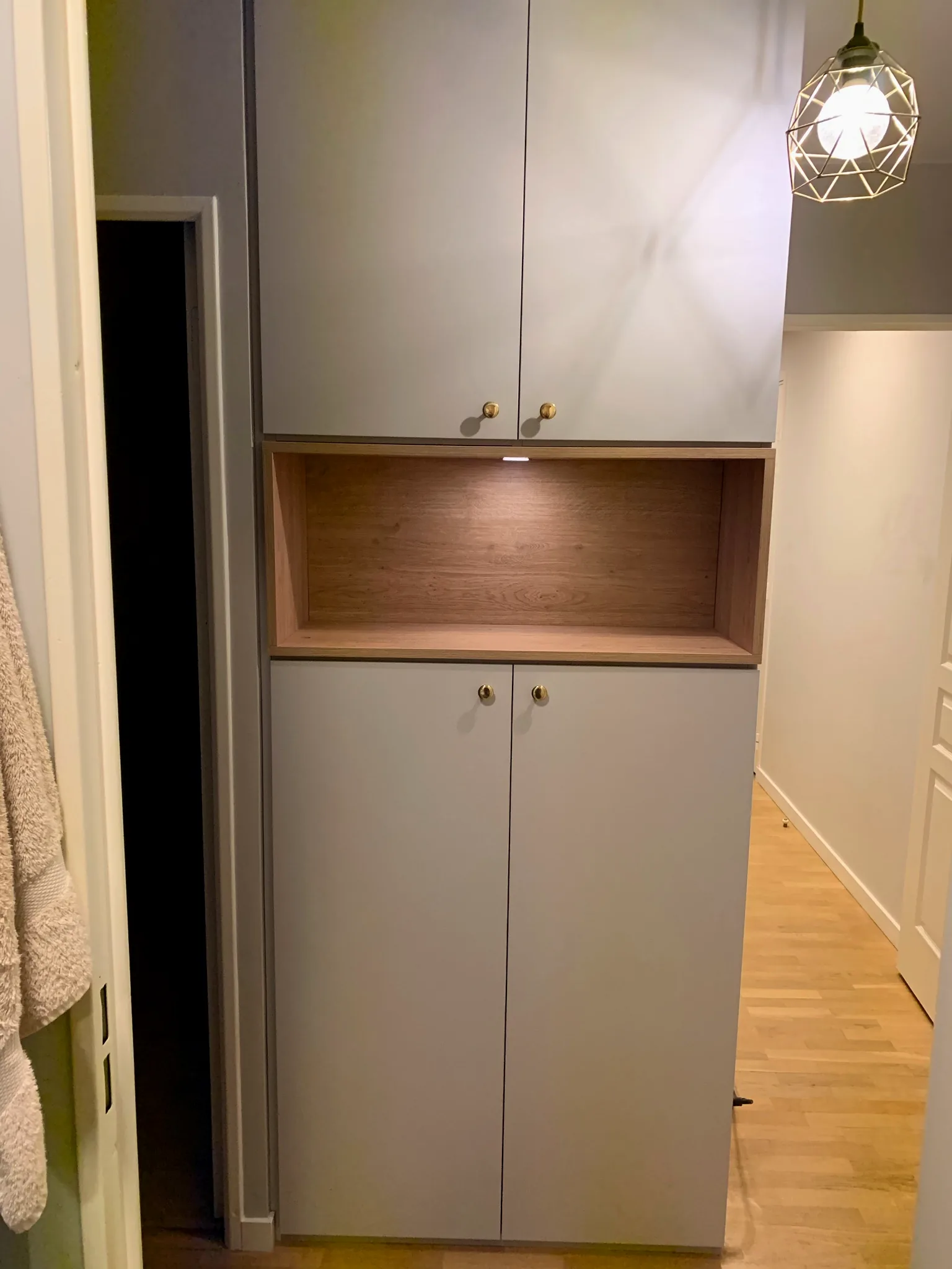 Une niche au milieu des portes — vue 1