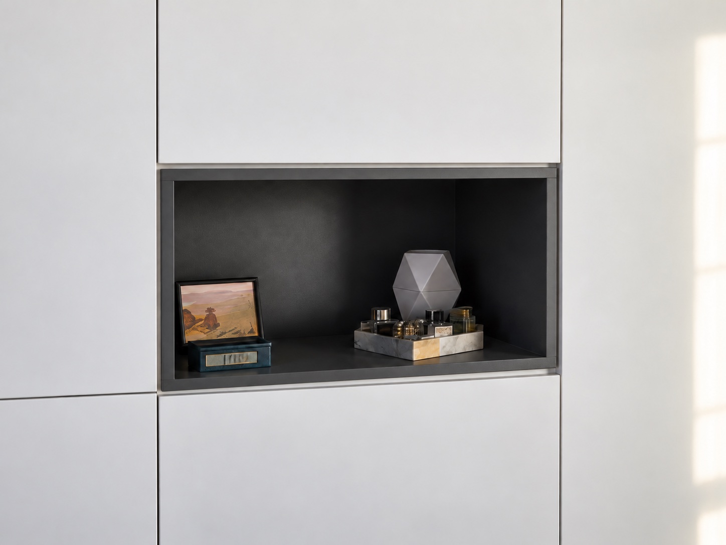 La niche anthracite — dressing blanc sur mesure